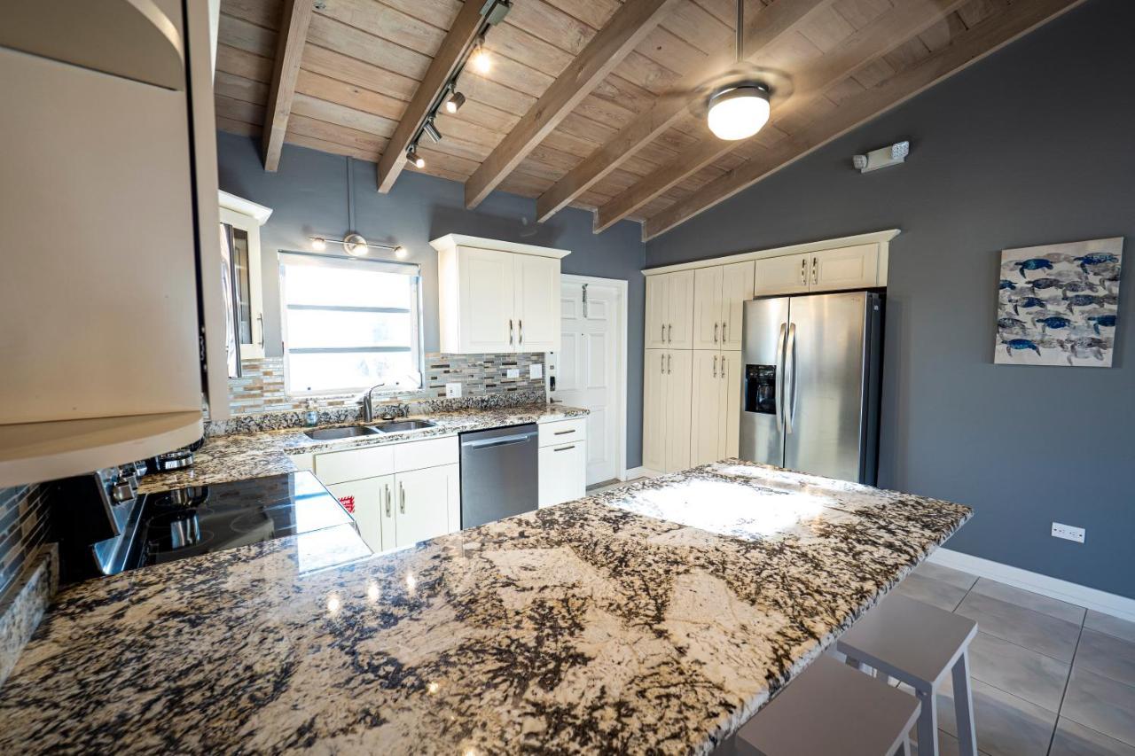 Newly Renovated 3Br2Ba Duplex With Private Dock Key Colony Beach Exterior foto